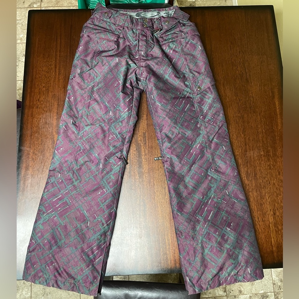 Women’s Oakley snowboard pants size medium
